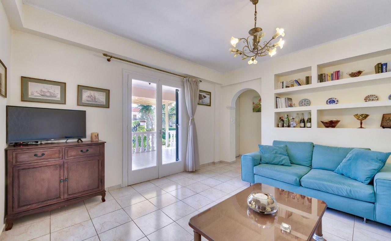 Ina Apartment Kalamákion エクステリア 写真