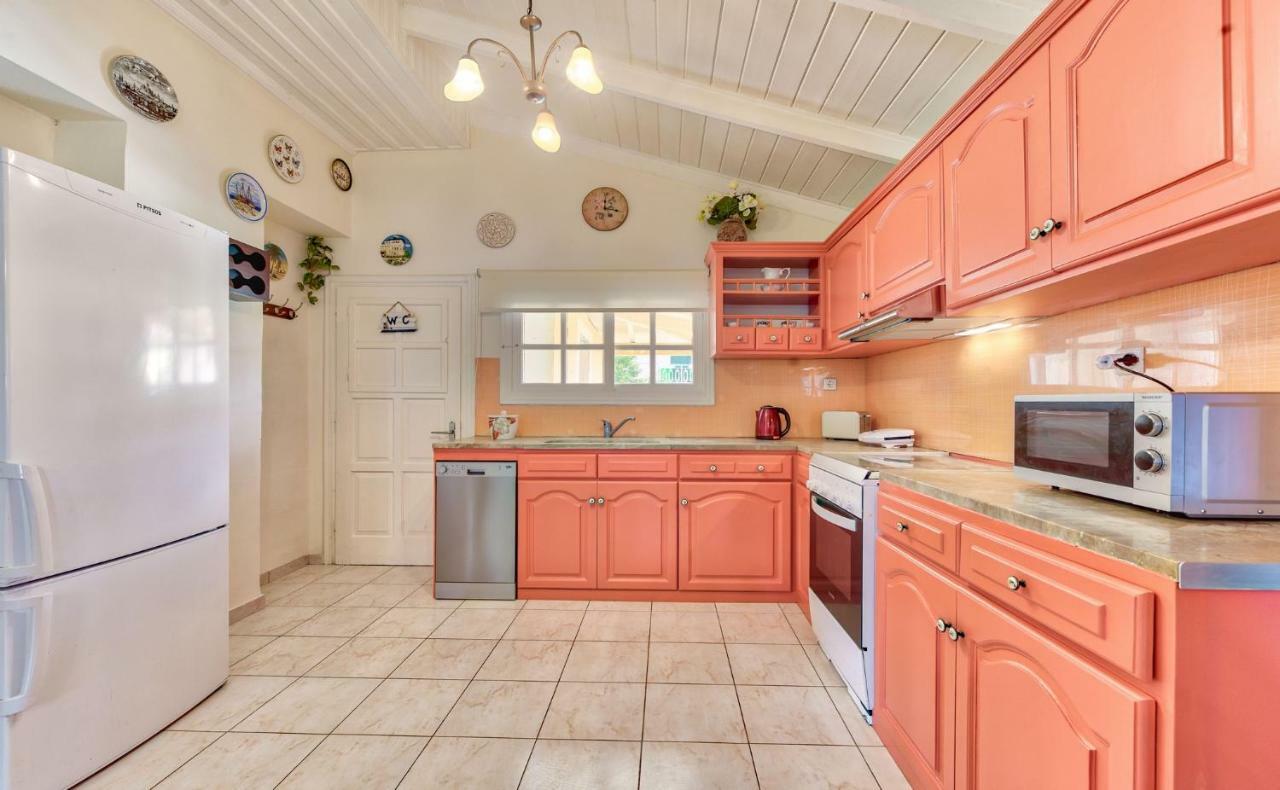 Ina Apartment Kalamákion エクステリア 写真