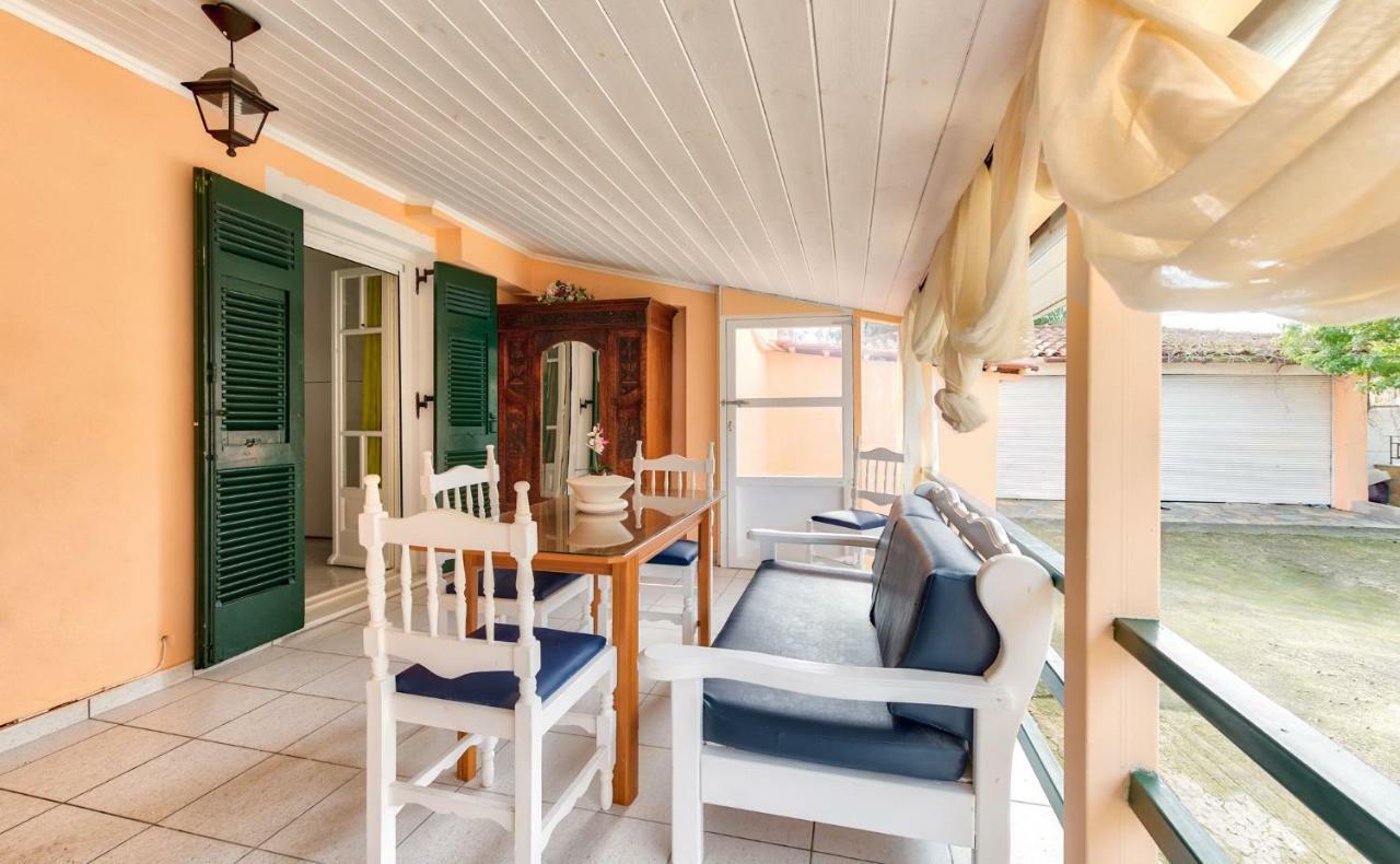 Ina Apartment Kalamákion エクステリア 写真