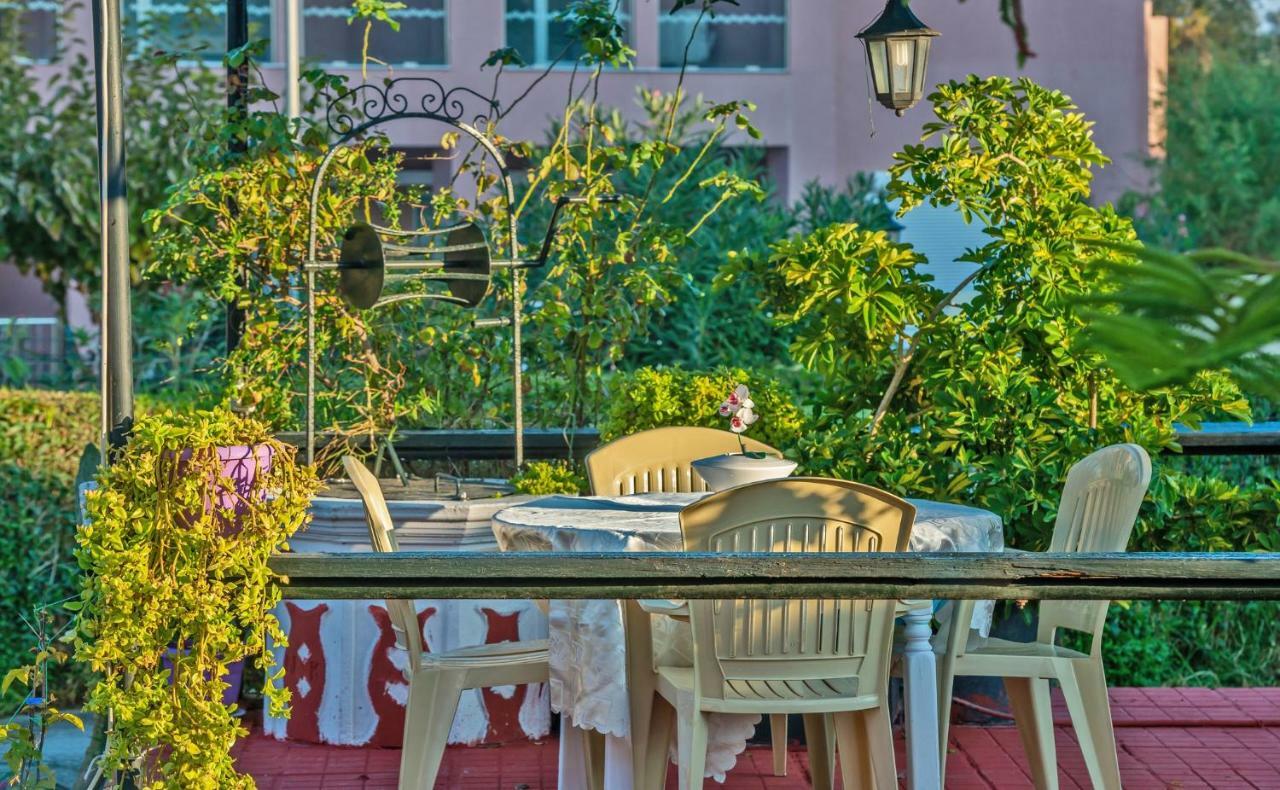 Ina Apartment Kalamákion エクステリア 写真