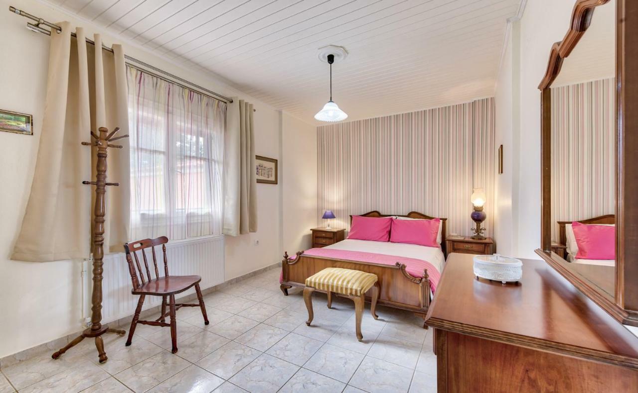 Ina Apartment Kalamákion エクステリア 写真