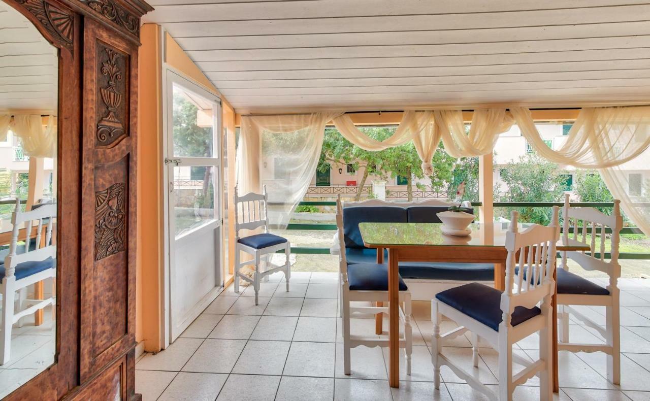 Ina Apartment Kalamákion エクステリア 写真