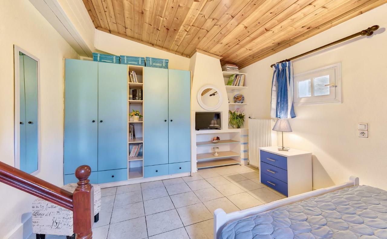 Ina Apartment Kalamákion エクステリア 写真