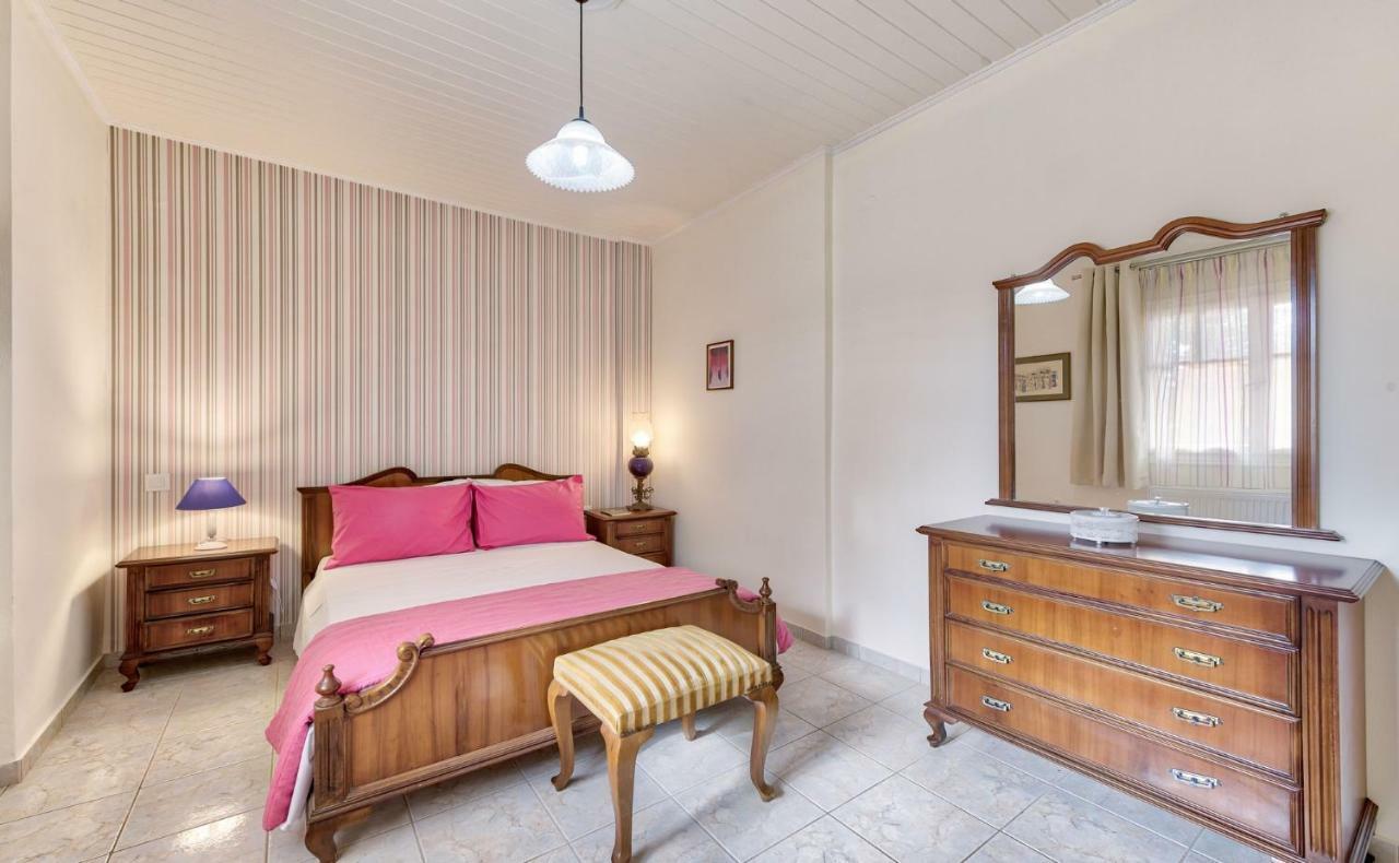 Ina Apartment Kalamákion エクステリア 写真